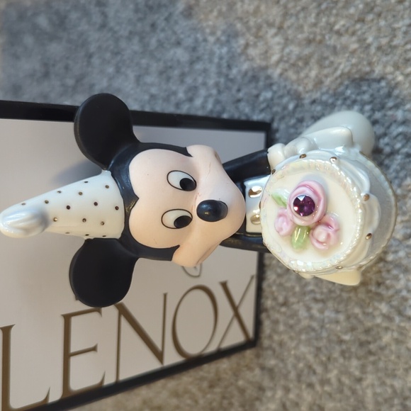 Lenox Mickey February birthday figurine - Picture 2 of 5